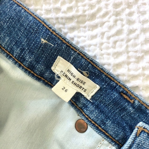 NWOT Madewell Classic Blue Jean Shorts - Picture 3 of 6